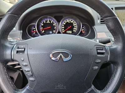 Infiniti M