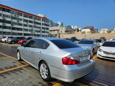 Infiniti M