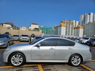 Infiniti M