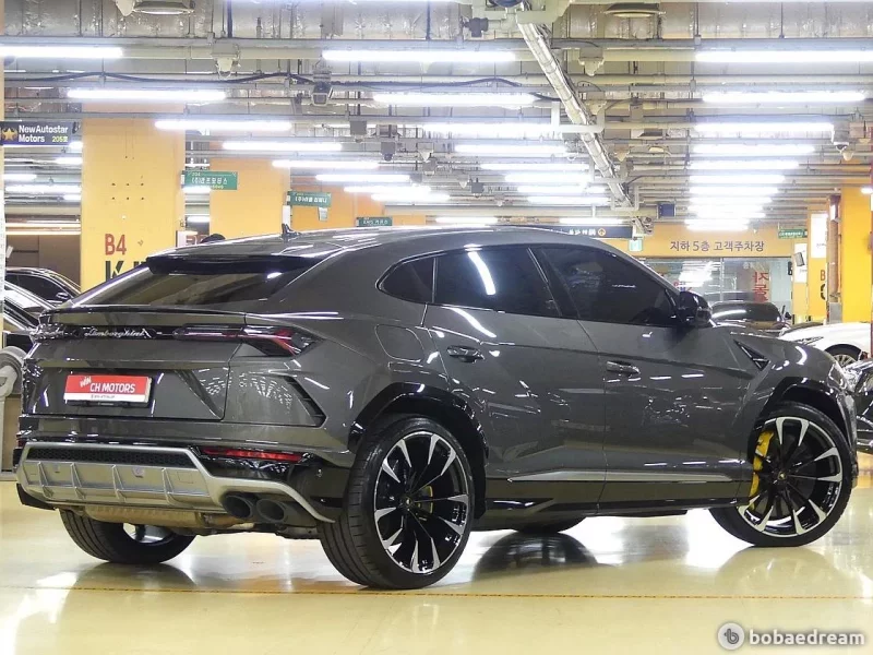 Lamborghini URUS
