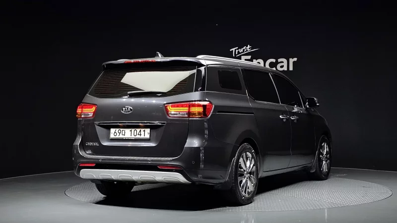 Kia Carnival