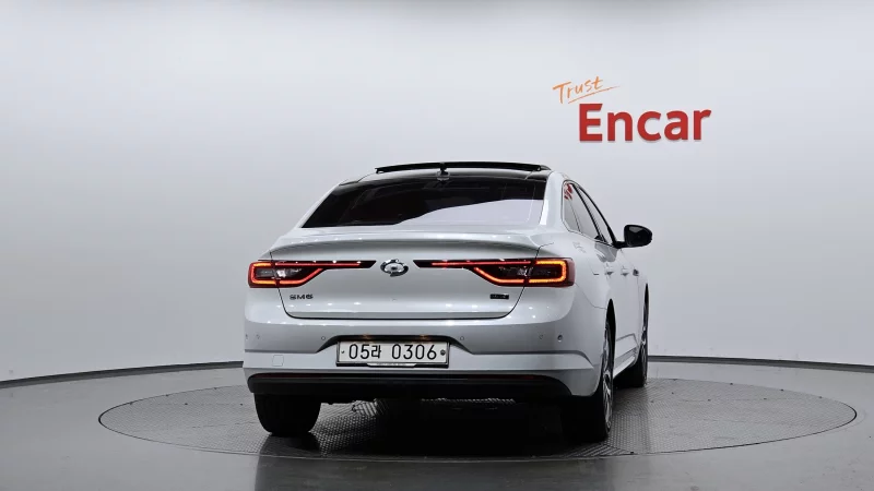 Renault SM6