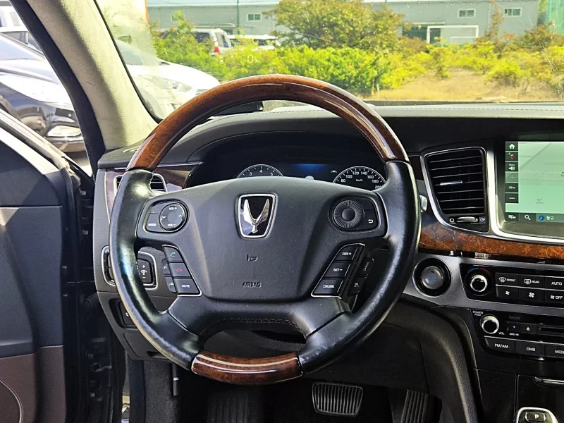 Hyundai Equus