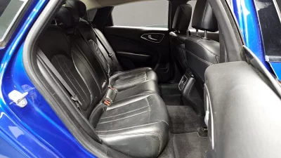 Chrysler 200