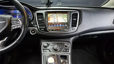 Chrysler 200