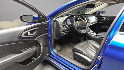 Chrysler 200