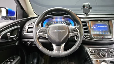 Chrysler 200