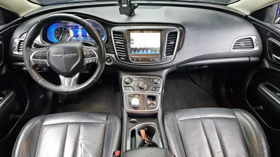 Chrysler 200