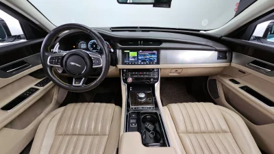 Jaguar XF