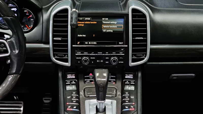 Porsche CAYENNE