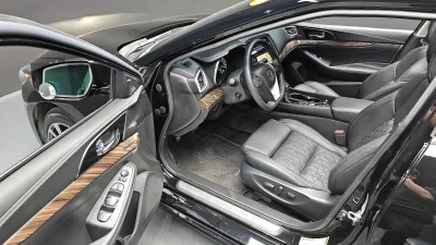 Nissan MAXIMA