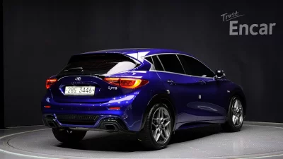 Infiniti Q30