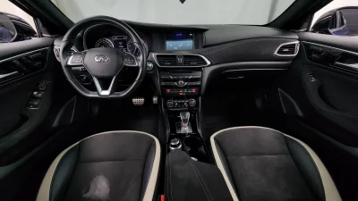 Infiniti Q30