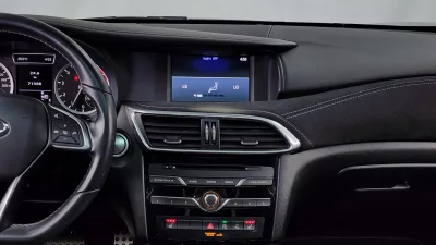 Infiniti Q30