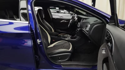 Infiniti Q30