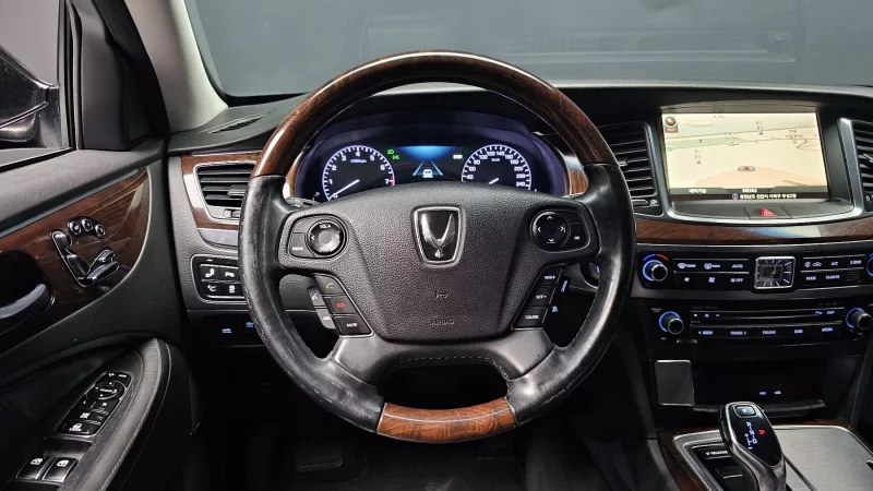 Hyundai Equus