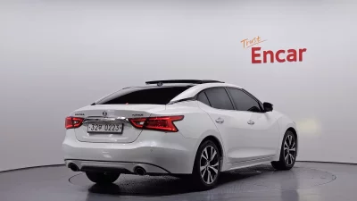 Nissan MAXIMA