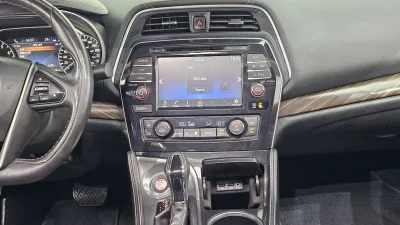 Nissan MAXIMA