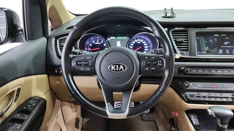 Kia Carnival