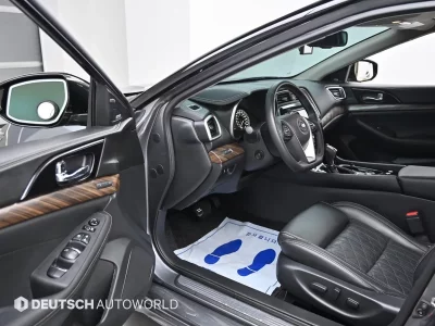 Nissan MAXIMA