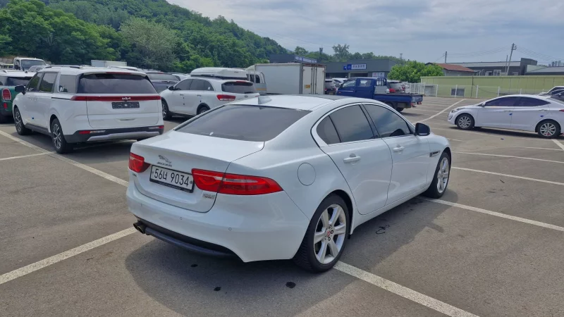 Jaguar XE