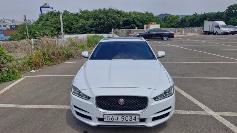 Jaguar XE