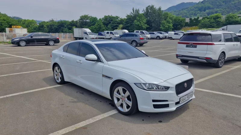 Jaguar XE