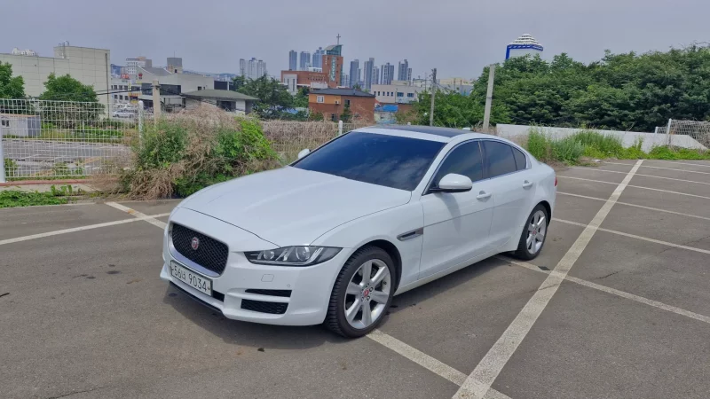 Jaguar XE