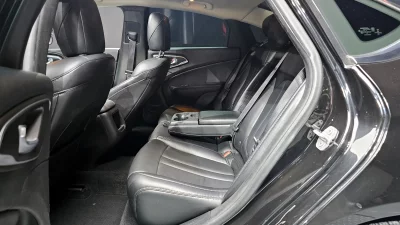 Chrysler 200