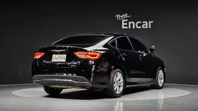 Chrysler 200