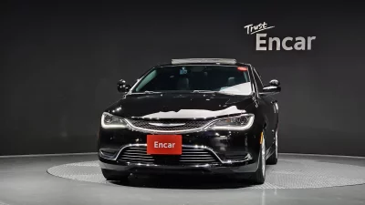 Chrysler 200