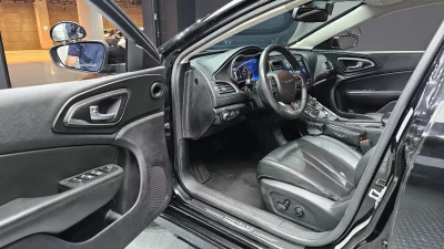 Chrysler 200