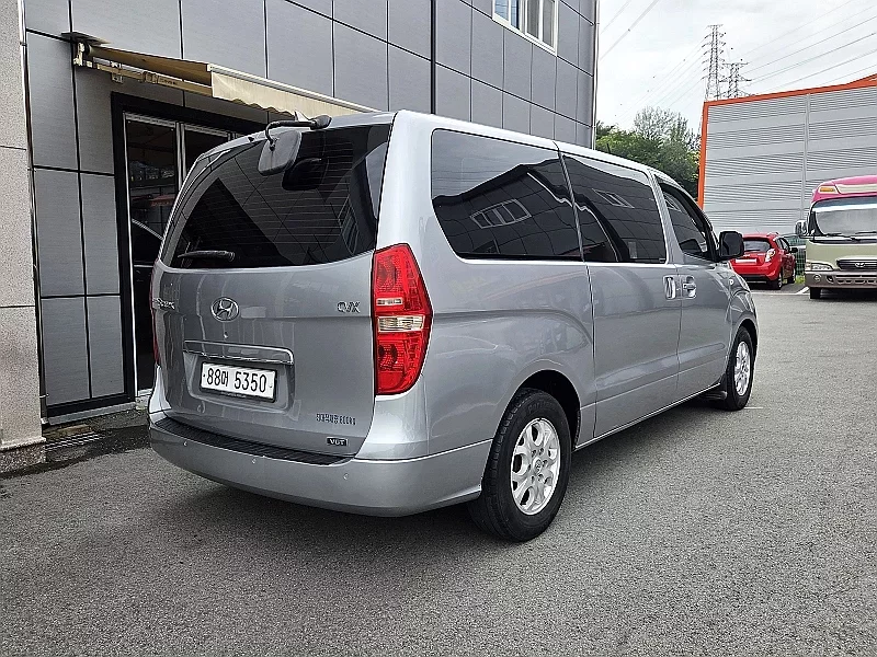 Hyundai Starex