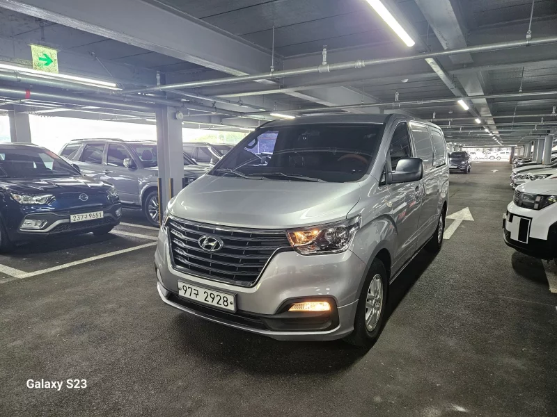 Hyundai Starex