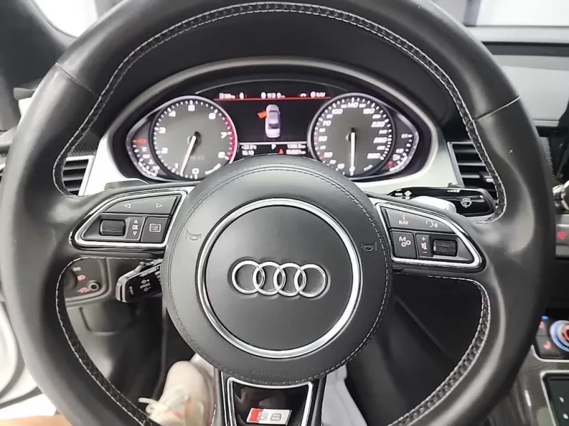 Audi S8