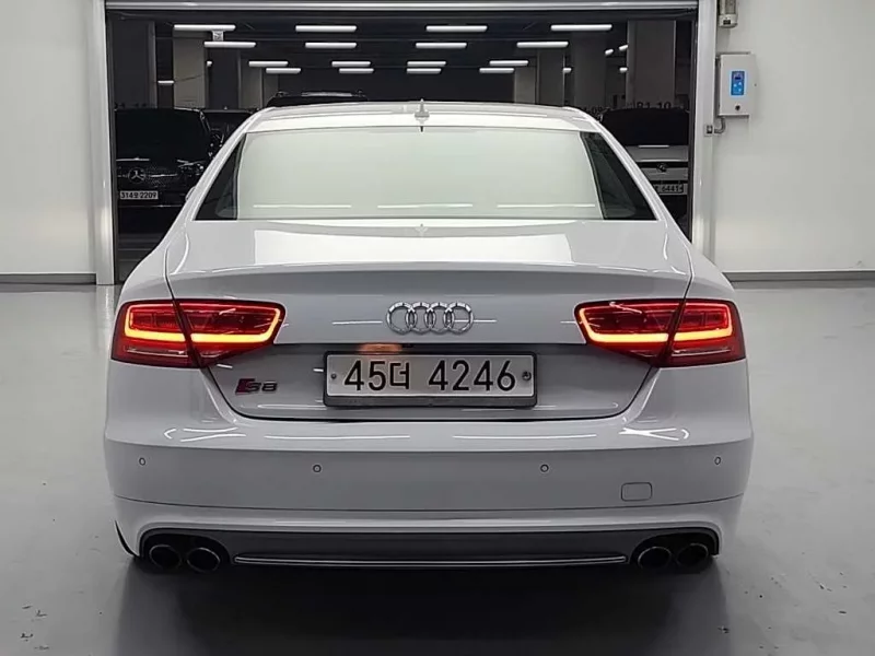 Audi S8