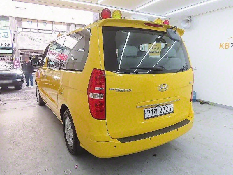 Hyundai Starex