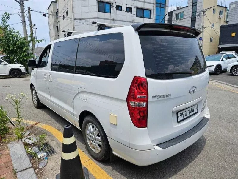 Hyundai Starex