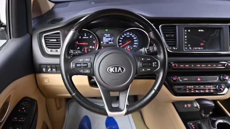Kia Carnival