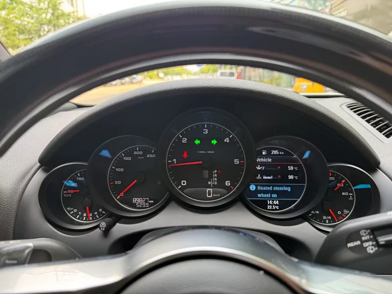 Porsche CAYENNE