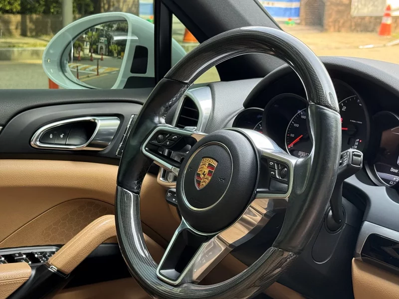Porsche CAYENNE
