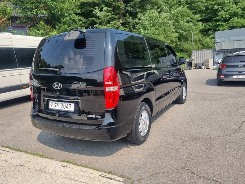 Hyundai Starex