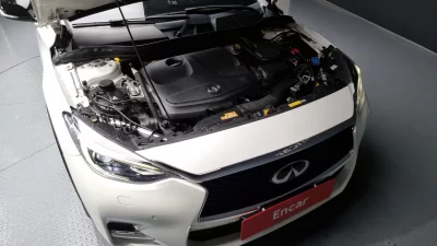 Infiniti Q30