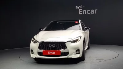 Infiniti Q30