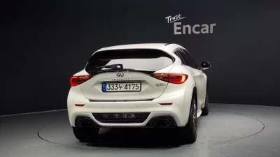 Infiniti Q30
