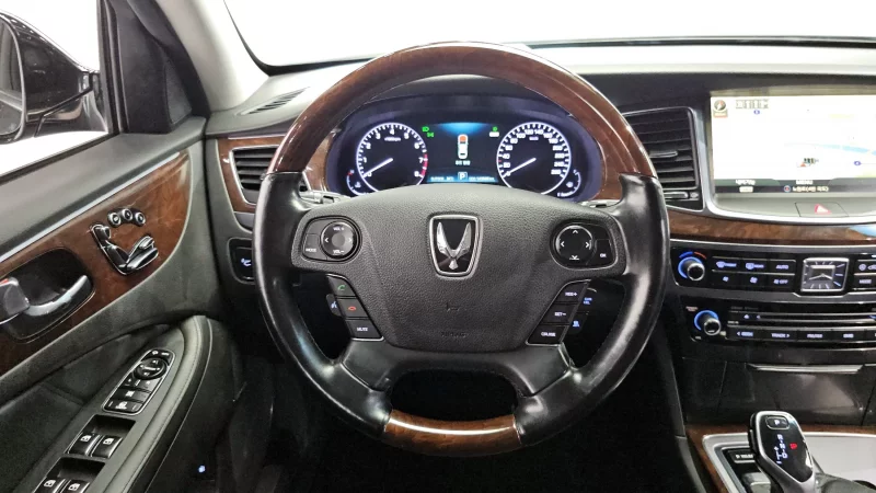 Hyundai Equus