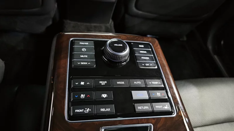 Hyundai Equus
