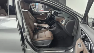 Infiniti Q30