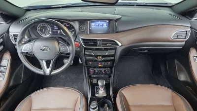 Infiniti Q30