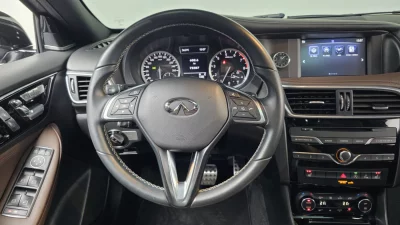 Infiniti Q30